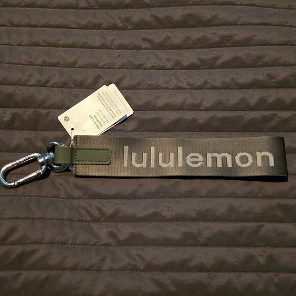 NWT Lululemon Never Lost Keychain - Grey Sage/White Opal - Picture 2 of 3
